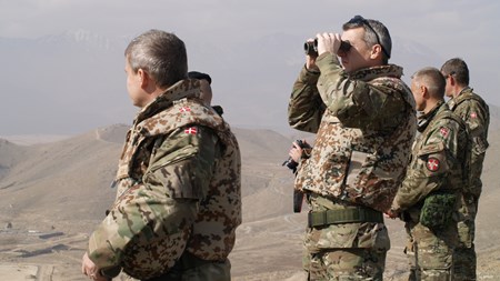 På billedet er en delegation fra Forsvarets øverste ledelse på besøg i Kabul i november 2014. Ledelsen i Forsvaret oplevede sidste år radikale forandringer. 