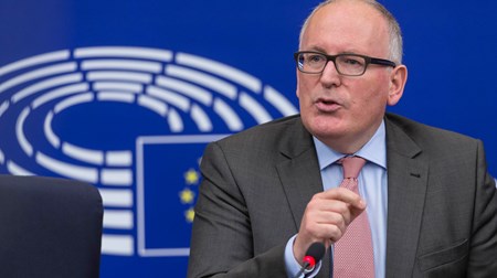 EU's første-næstformand Frans Timmermans er træt af at få skylden for vidtgående EU-regler.