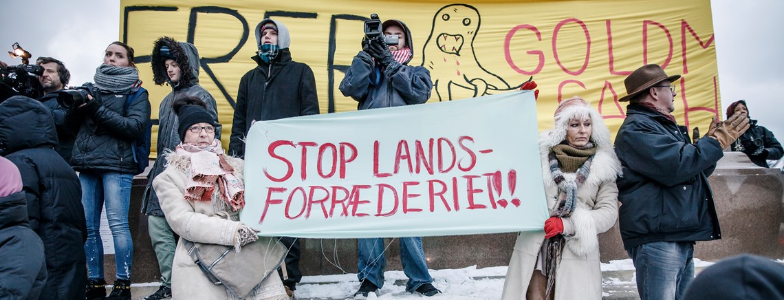 Januar 2014: Demonstration på Christiansborg Slotsplads imod salget af Dong til Goldman Sachs.