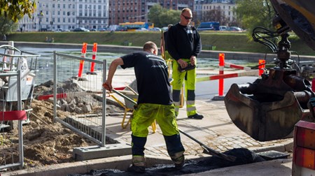 Kontanthjælpen sætter en bund under lønningerne, og lavere kontanthjælp vil derfor presse de laveste lønninger i Danmark, skriver Ceveas Kristian Weise. 