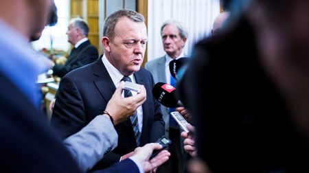 Lars Løkke Rasmussen vil gerne lave en trepartsaftale med blandt andet fagbevægelsen, hvis han vinder valget. Men et konkret forslag til, hvad de forhandlinger skal indeholde, bliver skudt ned af LO.