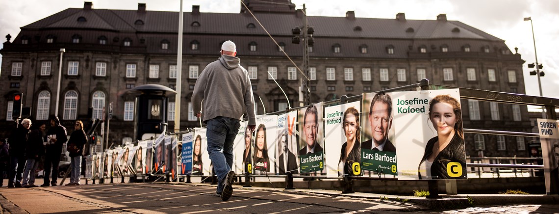 - Gid mindst 88,8 procent af de stemmeberettigede aftjener deres demokratiske borgerpligt og sætter kryds, skriver chefredaktør Rasmus Nielsen i klummen Skud for Borgen.