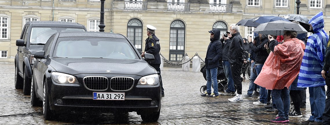 Statsminister Helle Thorning-Schmidt ankommer fredag på Amalienborg for at begære sin afsked. 