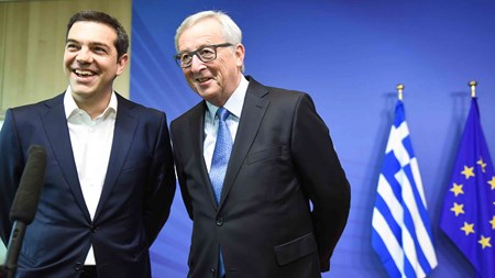 Den græske statsminister Alexis Tsipras (t.v.) mødtes tidligere på dagen med EU-Kommissionens formand, Jean-Claude Juncker.