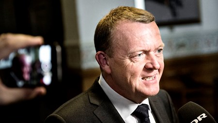 Lars Løkke Rasmussen genoptager forhandlingerne med de blå partier mandag eftermiddag.