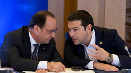 Både den franske præsident, Francois Hollande (t.v.), og den græske premierminister, Alexis Tsipras, tror på en aftale i denne uge, der kan redde Grækenland fra statsbankerotten.