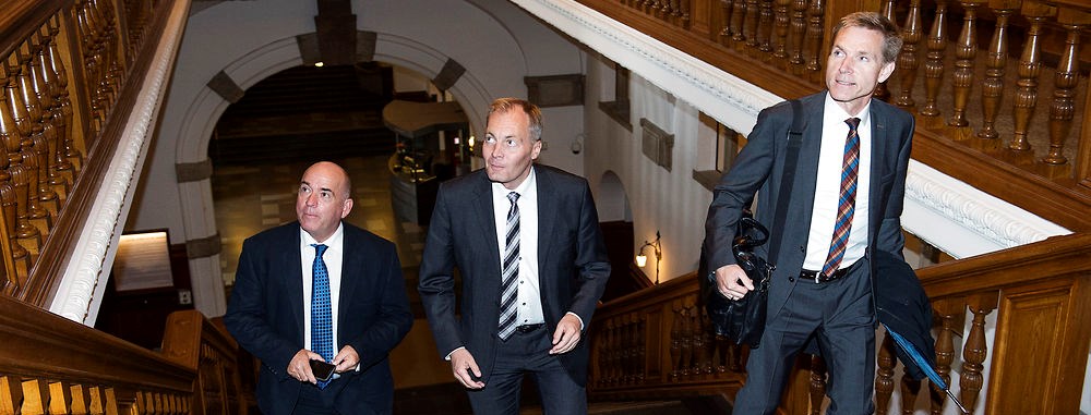 Dansk Folkepartis forhandlingshold på vej ind til den kongelige undersøger, Lars Løkke Rasmussen, mandag eftermiddag. Fra venstre: Søren Espersen, Peter Skaarup og Kristian Thulesen Dahl.