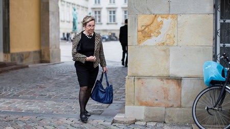 Afgående kulturminister Marianne Jelved (R) lovede i maj, at kulturaftalerne ville være på plads inden sommerferien. Det holdt ikke stik.