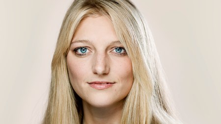 36-årige Zenia Stampe er uddannet cand.scient.pol. fra Københavns Universitet i 2009.