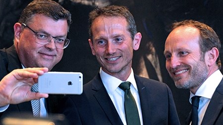 Afgående handels- og udviklingsminister Mogens Jensen (S) og afgående udenrigsminister Martin Lidegaard (R) overdrager Udenrigsministeriet til Kristian Jensen (V). 