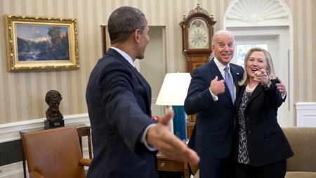 Hillary Clinton og Joe Biden har i årevis arbejdet sammen som en del af Obama-administrationen. Nu bliver de muligvis hinandens konkurrenter.