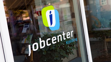 It-bøvl har siden nytår spændt ben for beskæftigelsesindsatsen på mange af landets jobcentre. Problemerne har også været til ulempe for ledige, mens andre er gået fri af rådighedssanktioner. Det er ministeren ikke tilfreds med.