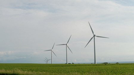 Man kan ikke anvende enkelttilfælde til at fælde dom over fornuften i vindenergiproduktionen og handlen med el generelt, skriver Vindmølleindustrien. 