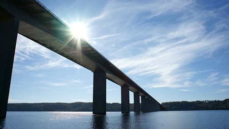 En timemodel kræver blandt en togbro over Vejle Fjord. 