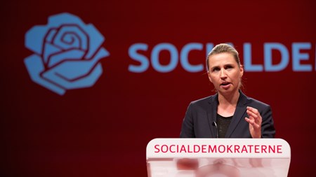 Mette Frederiksen møder sit bagland til S-kongres i weekenden, mens Kristian Thulesen Dahl samtidig holder DF-årsmøde. Modsætningen mellem S og DF har givet Venstre større manøvrerum.