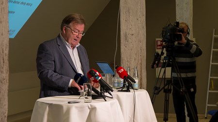 Finansminister Claus Hjort Frederiksen (V) var med til pressemødet mandag, hvor Bo Smith-udvalget præsenterede sit grundige eftersyn af embedsværket. 