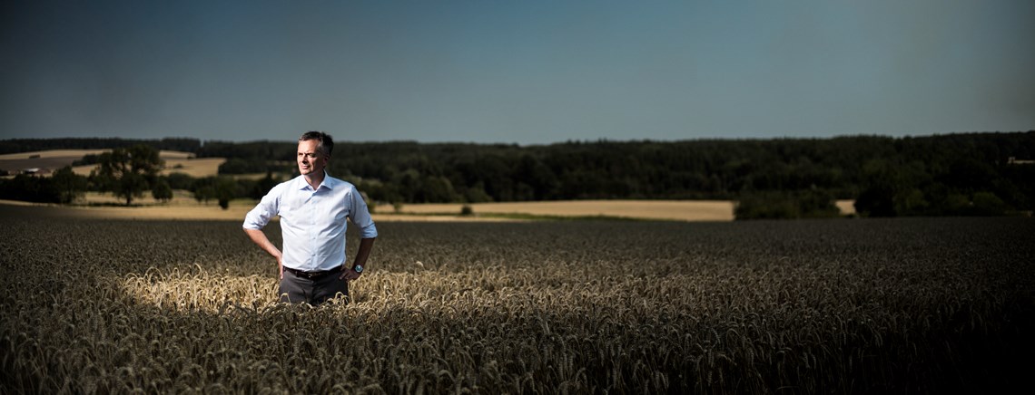 På fire år har Jesper Zwisler taget turen fra kommunaldirektør til departementschef med en minister i regeringens centrale koordinationsudvalg. Efter valget var der ikke plads til ham i departementschefkredsen.