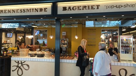 På madmarkedet Staderne i City 2 sælger unge fra Grennessminde blomster, grønt og økologisk brød. Snart åbner den socialøkonomiske virksomhed også en bod i Torvehallerne i København. 