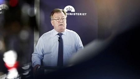 Finansminister Claus Hjort Frederiksen har ikke øremærket et bestemt beløb til politiet på næste års finanslov. Men han lover, at justitsministeren nok skal komme med regeringens skøn, når forhandlingerne om det næste politiforlig starter.