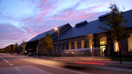 Det Kongelige Danske Kunstakademis Skoler for Arkitektur, Design og Konservering, der skal reducere optaget med 30 procent i kommende seks år. 