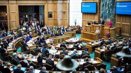 Statsminister Lars Løkke Rasmussen er tilbage på talerstolen ved Folketingets åbning efter flere års pause, hvor Helle Thorning-Schmidt tog sig af opgaven med at holde åbningstalen.