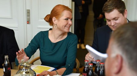 Regeringen strammer regler for statsborgerskab