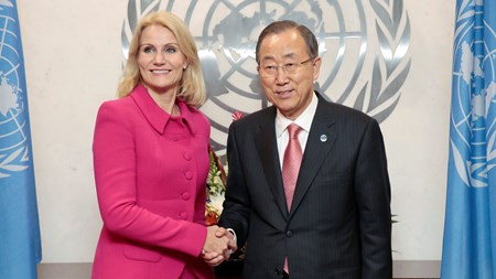 Daværende statsminister Helle Thorning-Schmidt tilbage i september 2014 sammen med FN-generalsekretær Ban ki-Moon, der i sidste ende bestemmer, hvem der bliver ny FN-flygtningehøjkommissær.