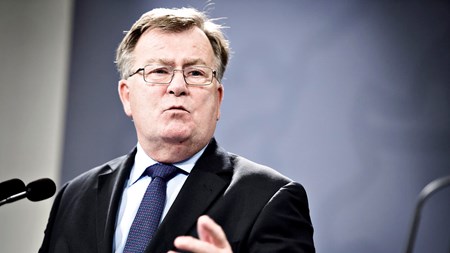 Finansminister Claus Hjort Frederiksen (V) indleder fredag forhandlingerne om næste års finanslov. Han kommer til at skulle kæmpe for at få flertal bag nedskæringer af energiforskningen. 