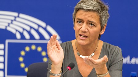 Danmarks konkurrencekommissær Margrethe Vestager forventes onsdag at afgøre, om Fiat og Starbucks har fået lidt for god behandling af de lokale skattemyndigheder i henholdsvis Luxembourg og Holland.