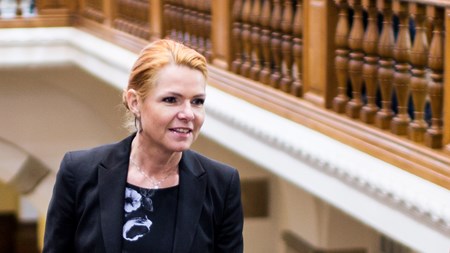 Støjberg afleverer nye svar om flygtningeannoncer