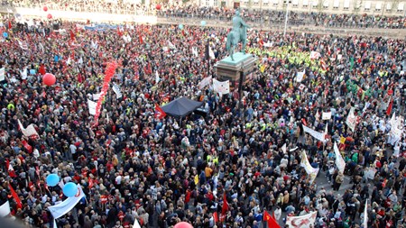 Arkivfoto. Tusindvis af demonstranter mødes torsdag til demonstration mod uddannelsesbesparelser.