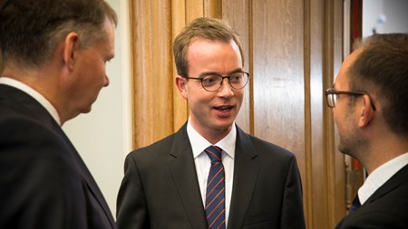 Uddannelses- og forskningsminister Esben Lunde Larsen (V) og regeringen møder fortsat massiv kritik af de besparelser, som der lægges op til på forskningsområdet. 