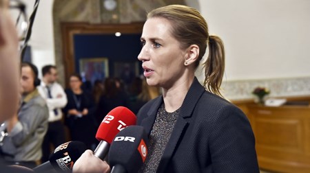 Det går den forkerte vej for Mette Frederiksen i popularitetsmålingen.