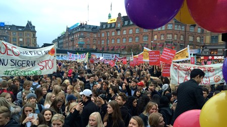 Uddannelsesalliancen skønner, at minimum 40.000 demonstranter var på gaden i København og Aarhus for at protestere mod de massive besparelser på landets uddannelser.