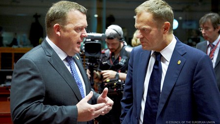 Donald Tusk (t.h.) har endnu engang indkaldt statsminister Lars Løkke Rasmussen og EU's øvrige stats- og regeringschefer til et krisemøde om flygtningesituationen. Denne uge bliver det i den maltesiske hovedstad, Valletta, i kølvandet på et EU-Afrika-topmøde.