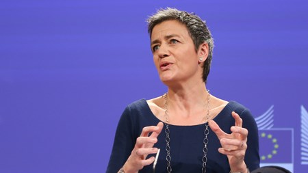 EU's konkurrencekommissær Margrethe Vestager kommer måske i fremtiden til at se nærmere på den danske energispareordning. Den strider nemlig formentlig i mod EU-reglerne, konkluderer ny advokatundersøgelse.