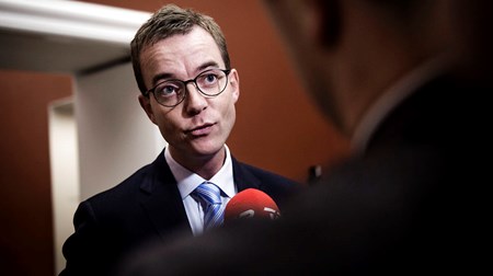 Uddannelses- og forskningsminister Esben Lunde Larsen (V) har fremlagt regeringens bud på en justering af fremdriftsreformen. Han vil blandt andet lempe de centrale krav. 