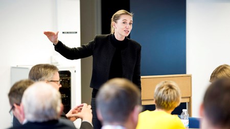 Mette Frederiksen og resten af Socialdemokraterne kan glæde sig over fremgang i ny måling. 