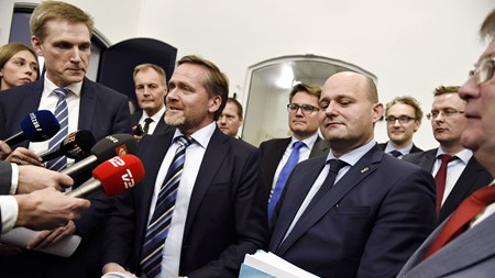 Regeringen har landet en finanslov for 2016 sammen med Dansk Folkeparti, Liberal Alliance og Konservative. Liberal Alliance har inden forhandlingerne krævet en lavere registreringsafgift, hvilket er kommet med i den endelige finanslov.