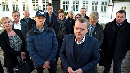 Statsministeren efter en arbejdsfrokost på Marienborg med en stribe spidser fra diverse organisationer.