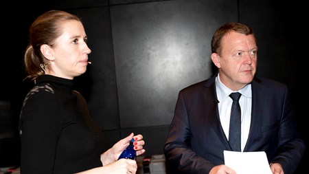 To politiske modstandere, som for tiden står sammen i dansk politik. S-formand Mette Frederiksen og statsminister Lars Løkke Rasmussen (V) kæmper for at hive et ja hjem på torsdag. Men noget tyder på, at det kniber med kommunikationen. 