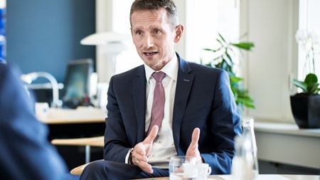 Udenrigsminister Kristian Jensen (V) udskyder udgifter til asylansøgere, der ellers skal betales af udviklingsbistanden. 