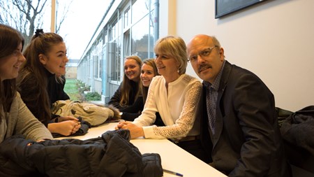 Elsebeth Gabel Austin og Lars Høgh fra Hjørring Gymnasium og HF-kursus mener ikke, gymnasierne er 