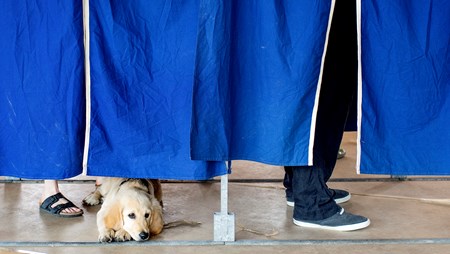 Torsdag går danskerne til valg om retsforbeholdet. Valgstederne har åbnet fra 09.00-20.00. 