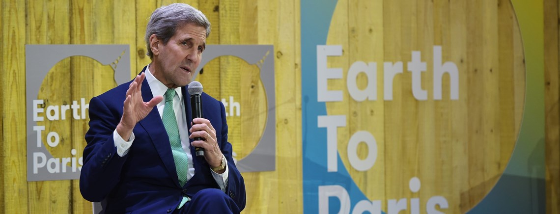 Den amerikanske udenrigsminister, John Kerry, taler til COP21 i Paris.