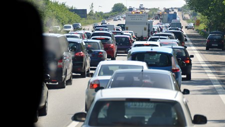 Det er tid til at se på transportsektorens energiforbrug med alvorsøjne, skriver Kjeld A. Larsen, der er formand for Rådet for Bæredygtig Trafik.