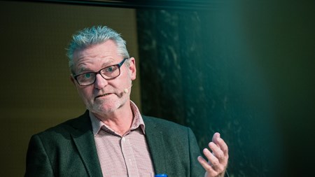 Socialdemokraternes boligordfører Jan Johansen kalder Dansk Folkepartis tilgang til forhandlingerne om planloven for vrøvl. DF's ordfører mener, at Socialdemokraterne burde gå i dialog i stedet for at provokere. 