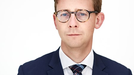 Skatteminister Karsten Lauritzen skal bruge 200 millioner kroner på den ene eller den anden måde. Efter at have lempet indgrebet mod fonde har han nu faglige organisationer i kikkerten.