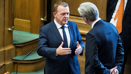 Lars Løkke Rasmussen med justitsminister Søren Pind, der kommer til at få sin del af regeringens vanskelige sager næste år.