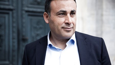 Hjemvendt fra USA. Naser Khader sidder igen i Folketinget, denne gang for Konservative. Han vil blive ved, så længe han har en mission.